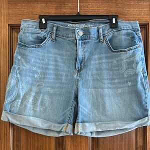 Eddie Bauer Women's Blue Denim Shorts With Cute Paisley Detail Size 14